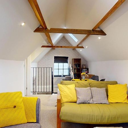 Beautiful Coach House Villa Gloucester Exterior photo