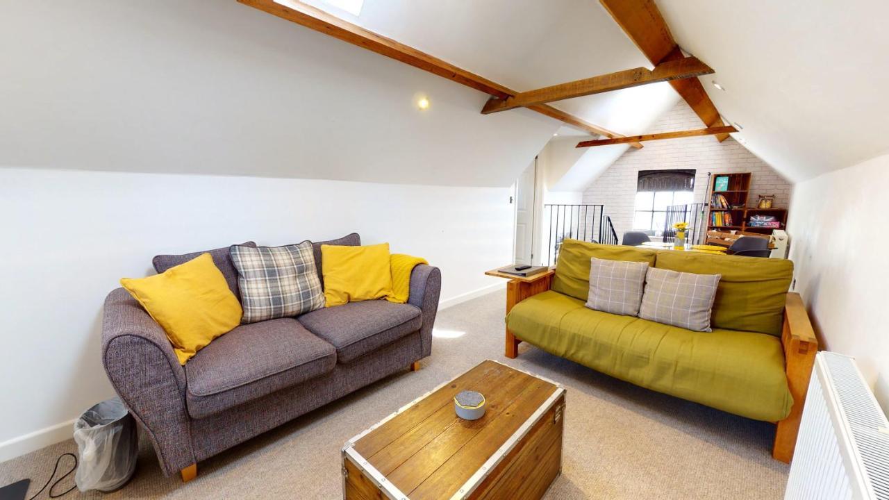 Beautiful Coach House Villa Gloucester Exterior photo