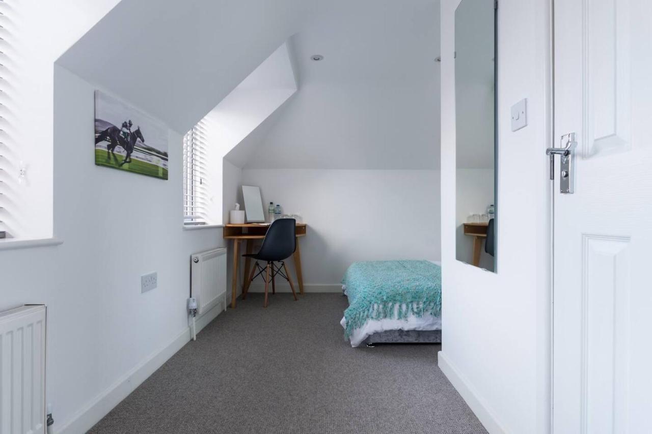 Beautiful Coach House Villa Gloucester Exterior photo